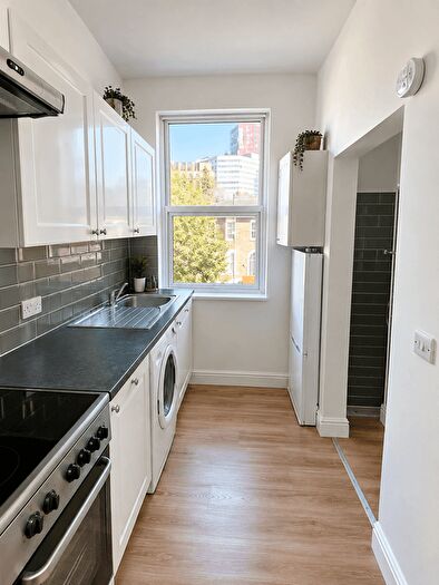 2 Bedroom Flat To Rent In Oakfield Road, London, CR0