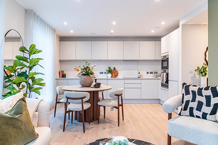 2 Bedroom Flat For Sale In Glengall Rise, Glengall Road, London, SE15