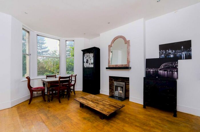 2 Bedroom Flat To Rent In Fulham Palace Road, Bishop's Park, London, SW6