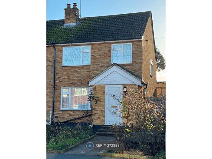 3 Bedroom Semi-Detached House To Rent In Meadgate Avenue, Chelmsford, CM2