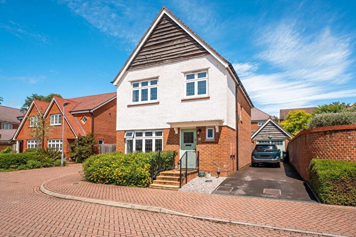 3 Bedroom Detached House For Sale In Jones Close, Wilton, SP2