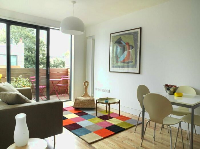 1 Bedroom Flat To Rent In Wash House Yard, London, NW1