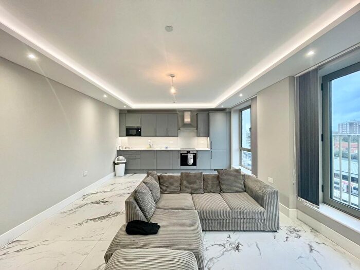 2 Bedroom Flat To Rent In The Mall, Ealing, W5