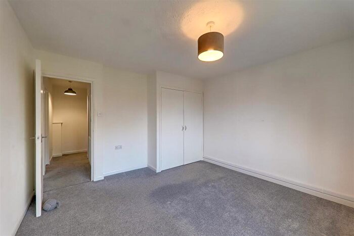1 Bedroom Flat For Sale In Dominion Road, Worthing, BN14