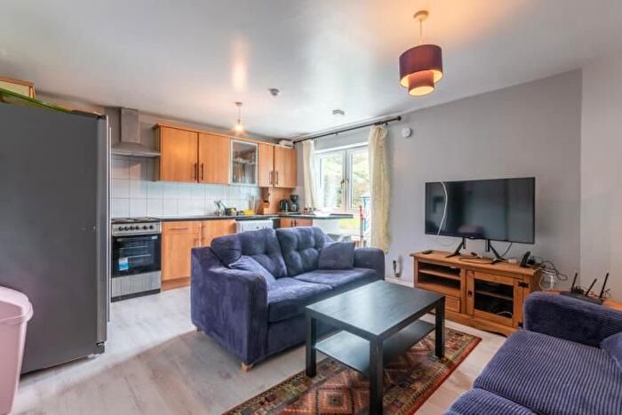 4 Bedroom Flat To Rent In Viewcraig Street, Edinburgh, EH8