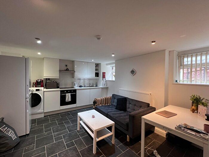 2 Bedroom Apartment To Rent In Granville Road - Fallowfield - £ Pppw, M14