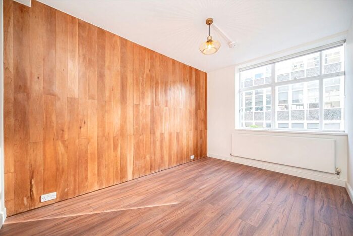1 Bedroom Flat To Rent In St. Cross Street, Farringdon, EC1N