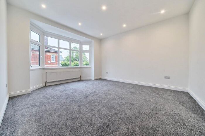 3 Bedroom Detached House For Sale In Portsdown Hill Road, Havant, Hampshire, PO9