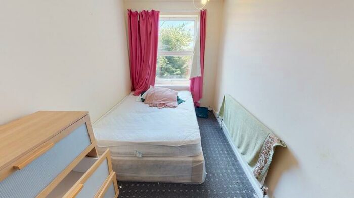 3 Bedroom Terraced House To Rent In St Johns Close, Hyde Park, Leeds, LS6