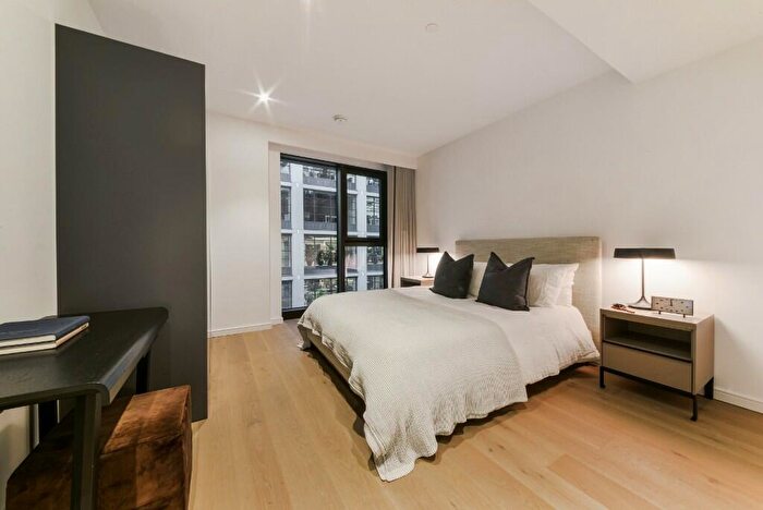2 Bedroom Apartment To Rent In George Street, London, E14