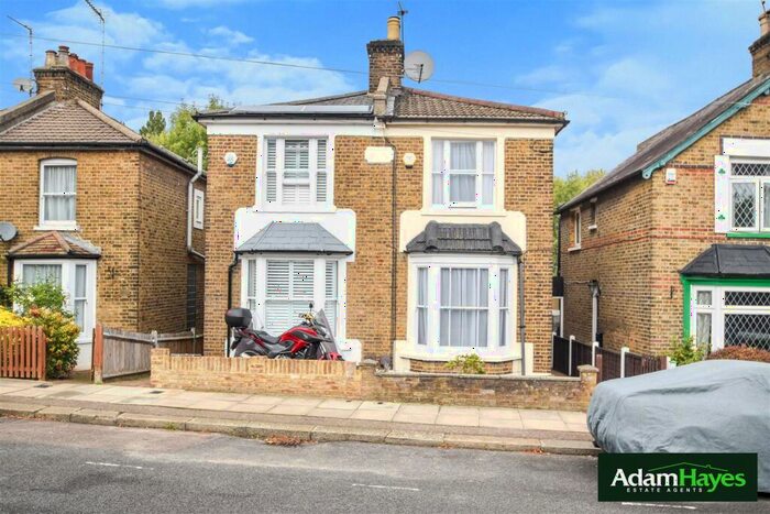 3 Bedroom Semi-Detached House To Rent In Finchley Park, North Finchley, N12