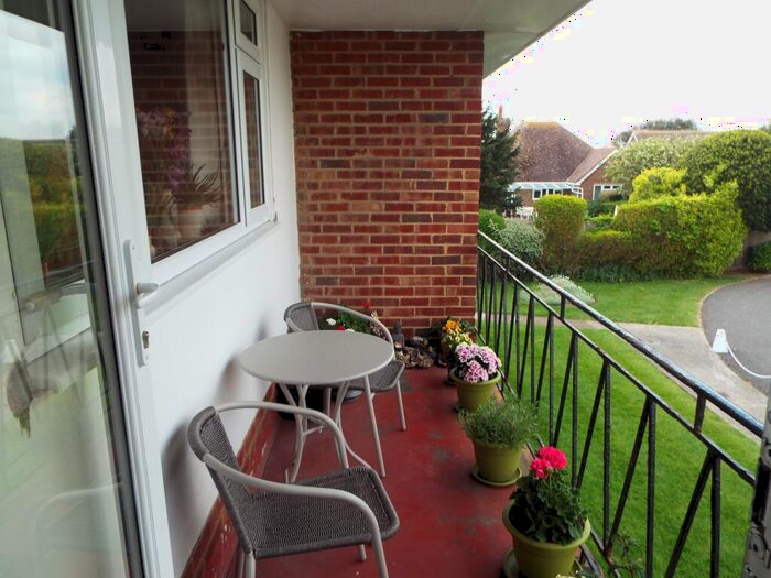 2 Bedroom Flat To Rent In Sea Lane, Worthing, BN12