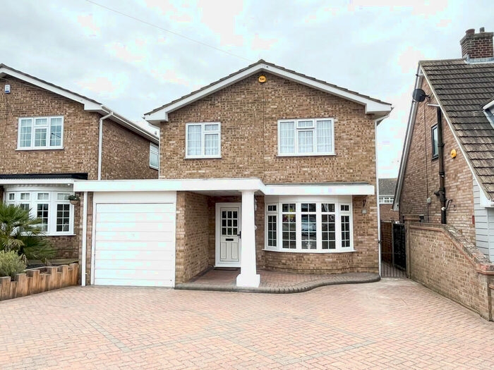 4 Bedroom Detached House To Rent In Branksome Avenue, Hockley, SS5