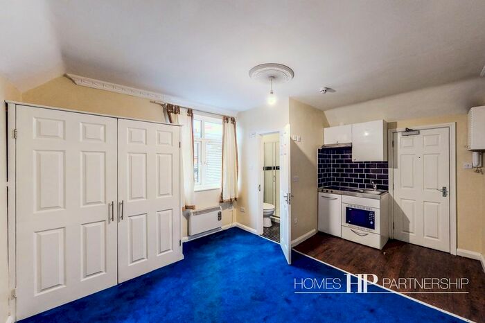 Studio To Rent In Ifield Road, Crawley, RH11