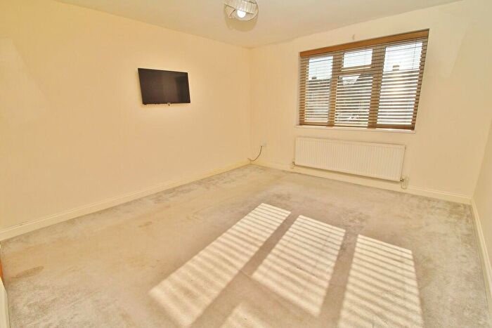 3 Bedroom End Of Terrace House For Sale In Bondfields Crescent, Leigh Park, PO9