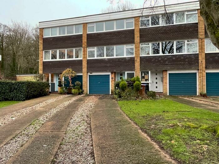 3 Bedroom Town House To Rent In Park Meadow, Old Hatfield, AL9