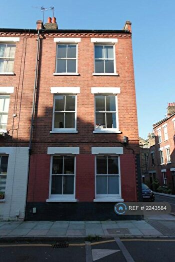 4 Bedroom End Of Terrace House To Rent In Winkley Street, London, E2
