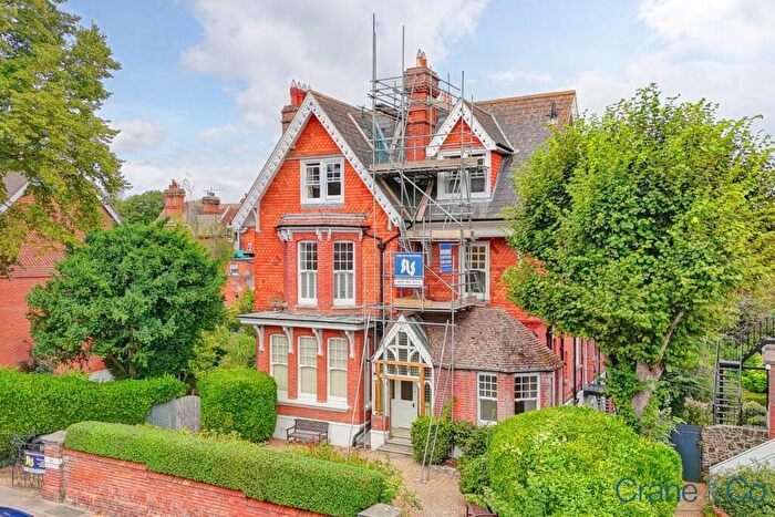 2 Bedroom Flat For Sale In Silverdale Road, Eastbourne, BN20