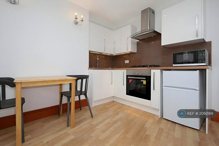 2 Bedroom Maisonette To Rent In Woodstock Road, London, N4