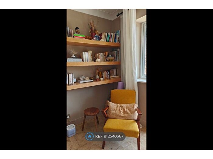 2 Bedroom Flat To Rent In Eton Court, London, N6