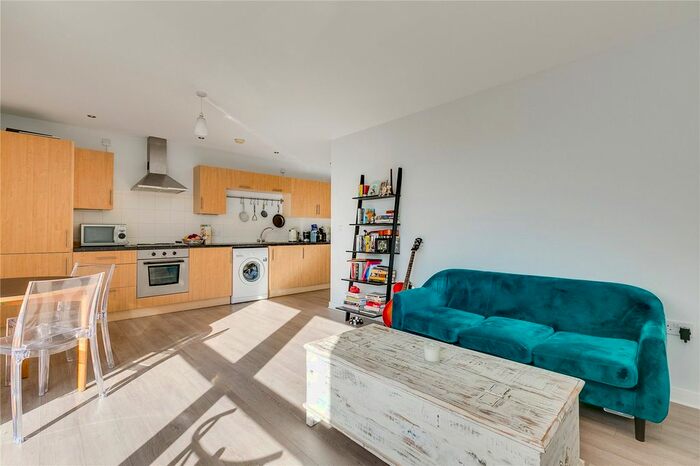 1 Bedroom Flat To Rent In Phoenix Way, Wandsworth, SW18