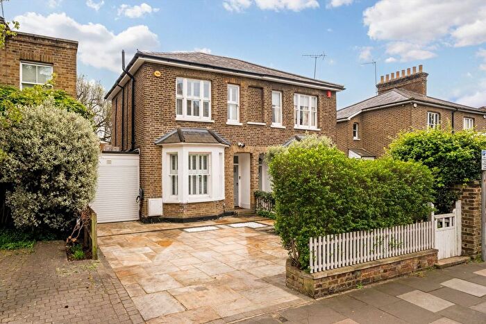 3 Bedroom Property For Sale In The Grove, Ealing, W5