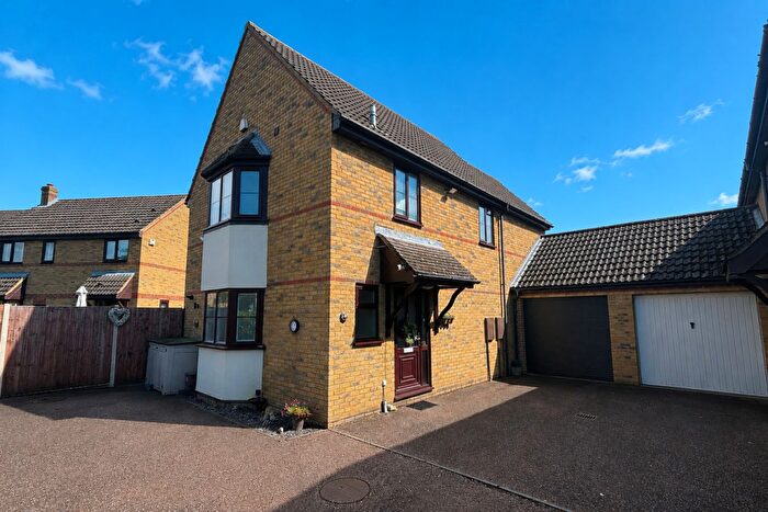 4 Bedroom Detached House For Sale In Hunters Close, Stotfold, Hitchin, SG5
