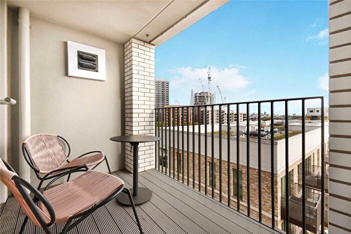 1 Bedroom Flat To Rent In Sayer Street, Elephant And Castle, London, SE17