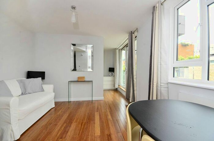 Studio To Rent In Rayners Road, Putney, London, SW15