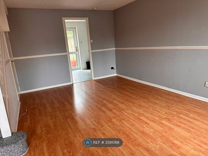 3 Bedroom Semi-Detached House To Rent In Courtlands, Bristol, BS32