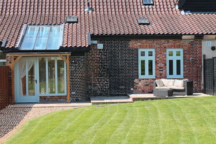 4 Bedroom Barn Conversion To Rent In Hurn Lane, Tacolneston, NR16
