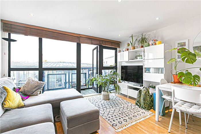 2 Bedroom Flat To Rent In Bell Yard Mews, London, SE1