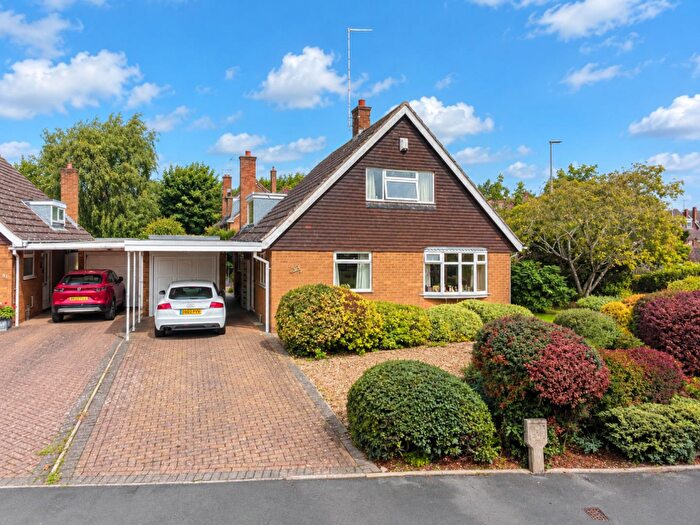 3 Bedroom Detached House For Sale In Milverton Crescent, Abington Vale, Northampton, NN3