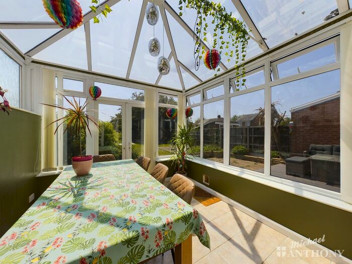 3 Bedroom Terraced House For Sale In Tring Road, Aylesbury, Buckinghamshire, HP20