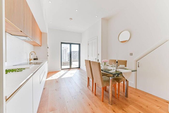 3 Bedroom Property For Sale In Maplehurst Square, Coulsdon, CR5