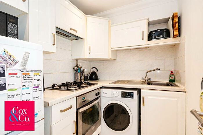 2 Bedroom Flat For Sale In Denmark Villas, Hove, BN3