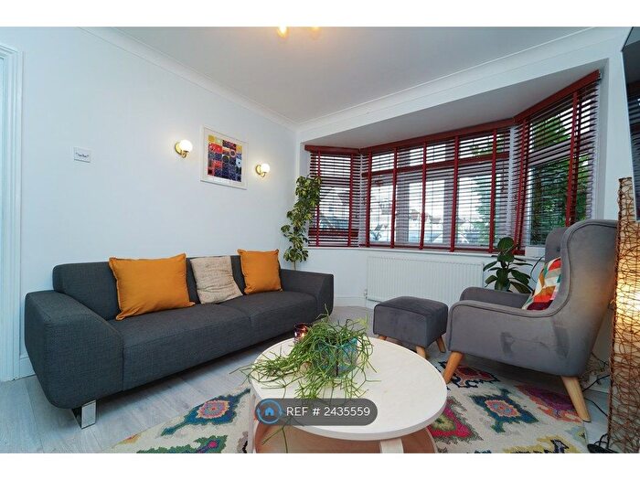 3 Bedroom Detached House To Rent In Brampton Gardens, Walton-On-Thames, KT12