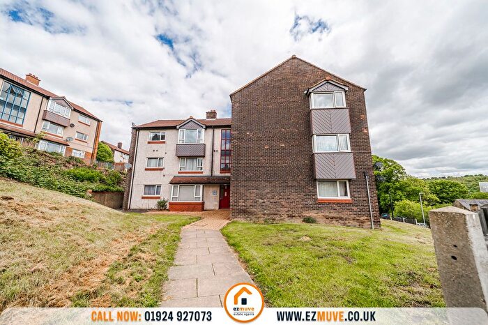 2 Bedroom Flat For Sale In Dale Close, Batley, WF17