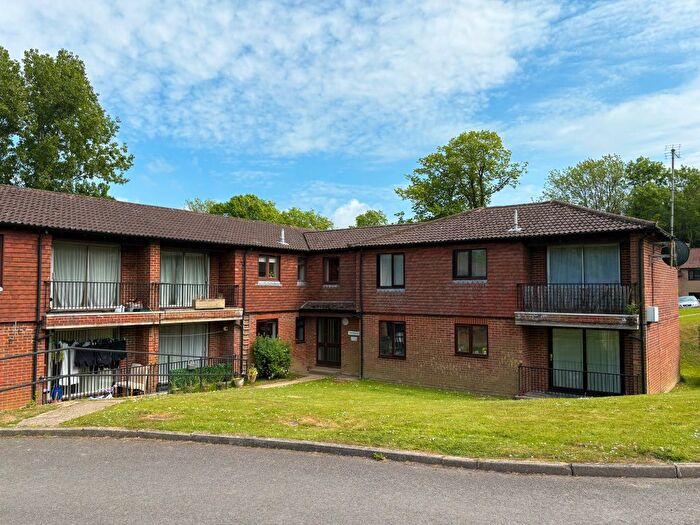 2 Bedroom Flat To Rent In Tollwood Park, Crowborough, TN6
