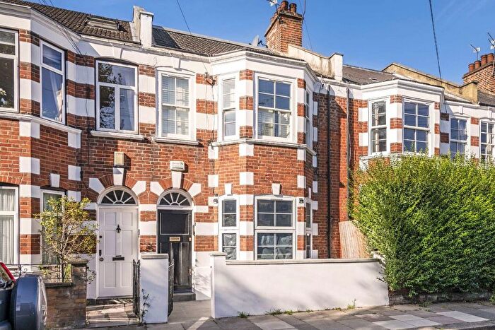 2 Bedroom Flat To Rent In Micklethwaite Road, Fulham, SW6