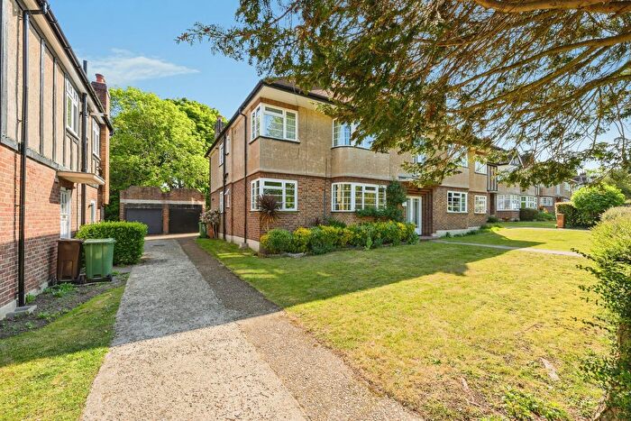 3 Bedroom Flat For Sale In Grove Avenue, Sutton, SM1