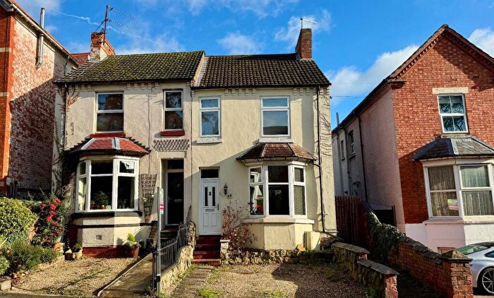 3 Bedroom Semi Detached House To Rent In Off Road Parking - Kettering Road, Rothwell, Kettering, NN14