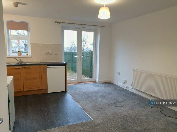 1 Bedroom Flat To Rent In Bellevue Road, St. George, Bristol, BS5