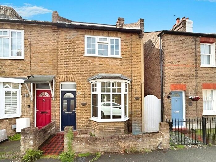 3 Bedroom End Of Terrace House For Sale In Oak Lane, Windsor, SL4