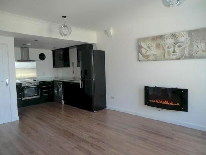 2 Bedroom Maisonette To Rent In Bush Street, Pembroke Dock, SA72