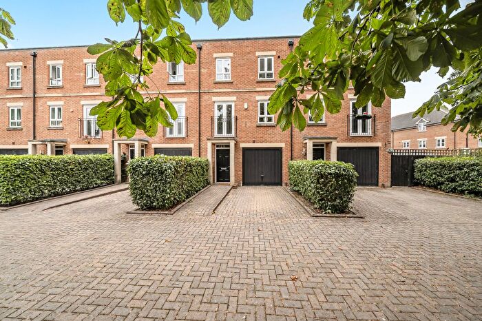 4 Bedroom Terraced House For Sale In Denman Drive, Newbury, RG14