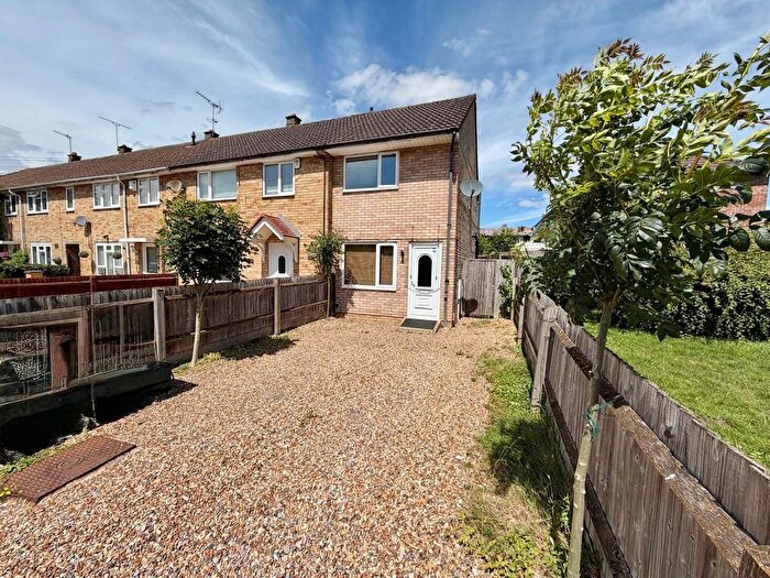 2 Bedroom End Of Terrace House For Sale In Everest Way, Hemel Hempstead, Hertfordshire, HP2