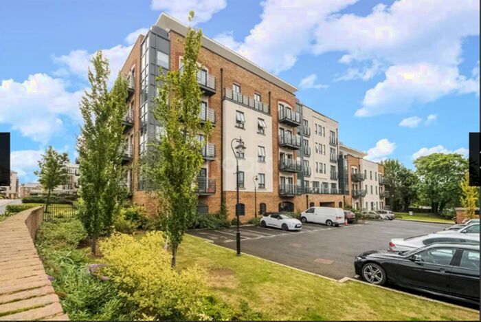 2 Bedroom Flat To Rent In Holford Way, London, SW15