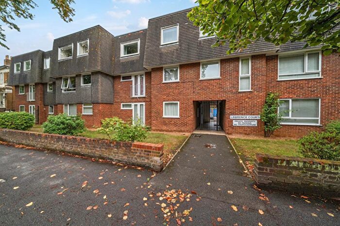 2 Bedroom Apartment To Rent In Windsor, Berkshire, SL4