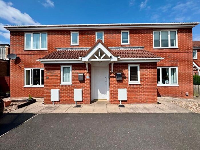 2 Bedroom Flat For Sale In Ambrose Court, Winlaton, NE21